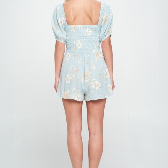 💥PRICE⬇️ 
MILEY & MOLLY • Romper With Puff Sleeve Smock Ditsy Floral • size M • - Picture 2 of 9